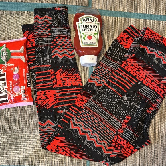 LulaRoe patterned leggings Tall and Curvy - Picture 4 of 4